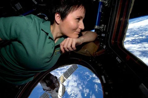 Begrüßung der ersten europäischen Kommandantin der Raumstation